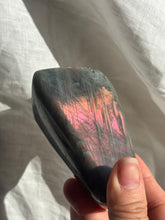 Load image into Gallery viewer, Labradorite Freeform