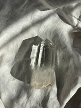 Load image into Gallery viewer, Clear Quartz Point