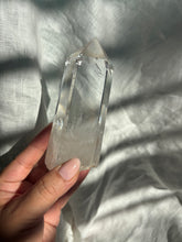 Load image into Gallery viewer, Clear Quartz Point