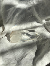 Load image into Gallery viewer, Clear Quartz Point
