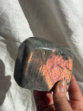 Load image into Gallery viewer, Labradorite Freeform