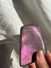 Load image into Gallery viewer, Labradorite Freeform