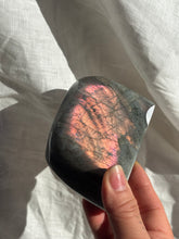 Load image into Gallery viewer, Labradorite Freeform