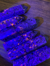 Load image into Gallery viewer, Yooperlite (Fire Stone) Generator