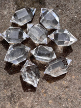 Load image into Gallery viewer, Clear Quartz DT Generator