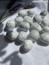 Load image into Gallery viewer, Howlite Tumble