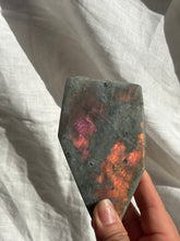 Load image into Gallery viewer, Labradorite Freeform
