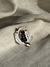 Load image into Gallery viewer, Cat Lovers Enamel Pin
