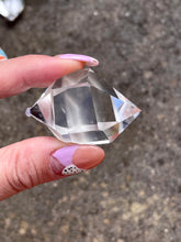 Load image into Gallery viewer, Clear Quartz DT Generator
