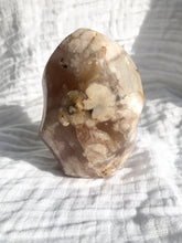 Load image into Gallery viewer, Flower Agate Flame
