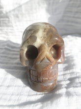 Load image into Gallery viewer, Agate Skull

