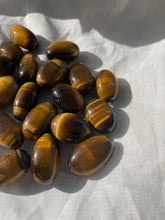 Load image into Gallery viewer, Tigers Eye Tumble
